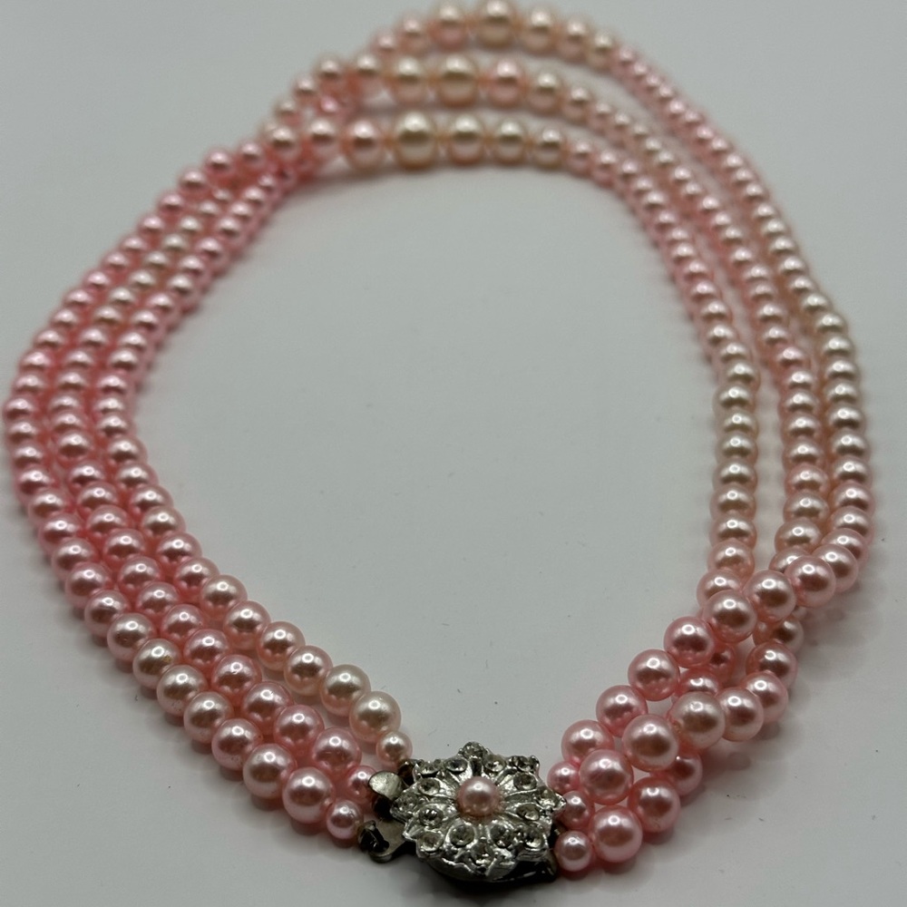 Elegant Vintage Pink Pearl Necklace with wonderful crystal studded clasp